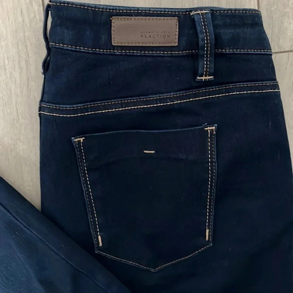 KENNETH COLE Dark Wash Stretch Crop Denim Jeans, Size 6 - Picture 4 of 10